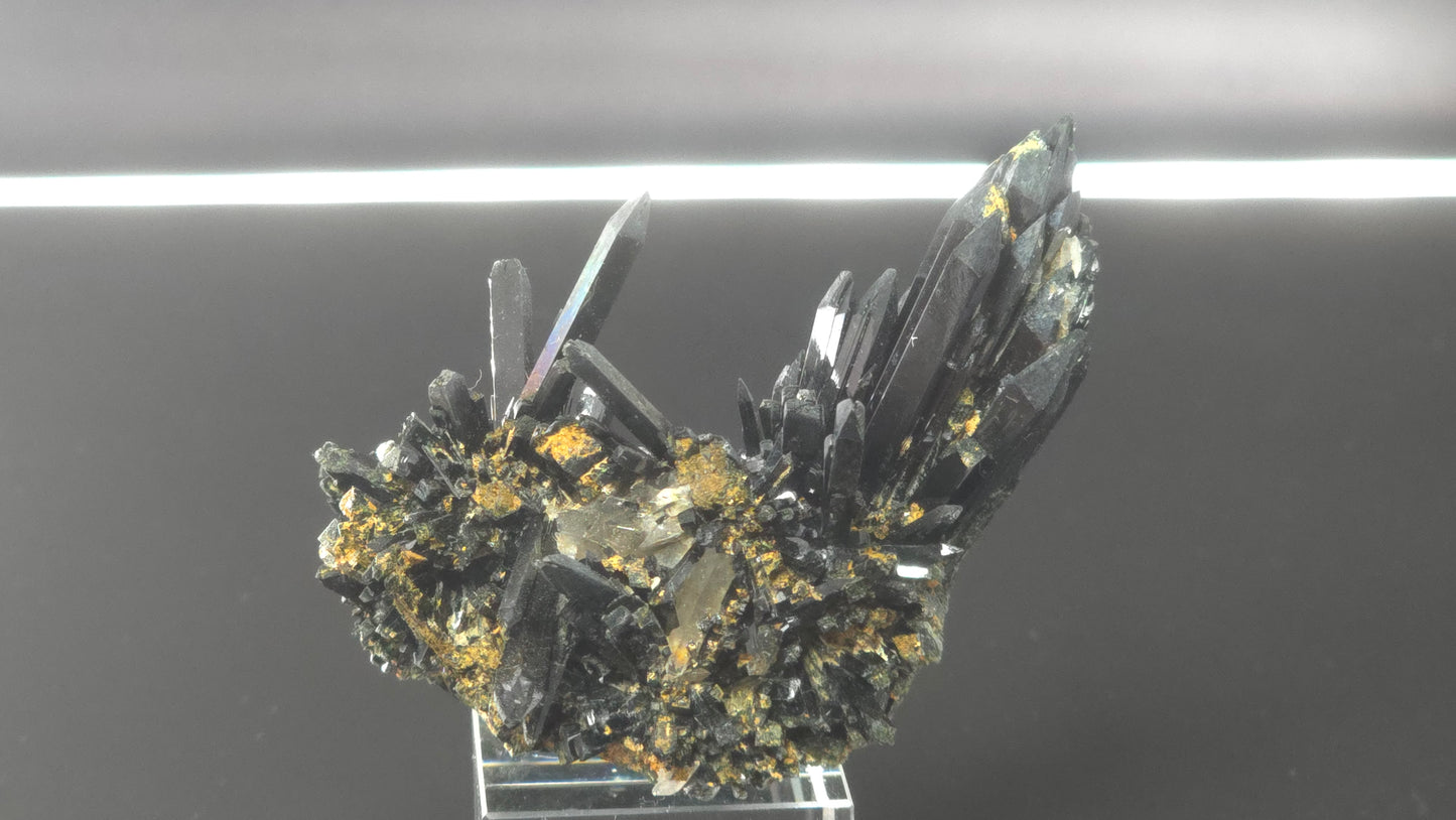 Spire shaped Aegerine cluster