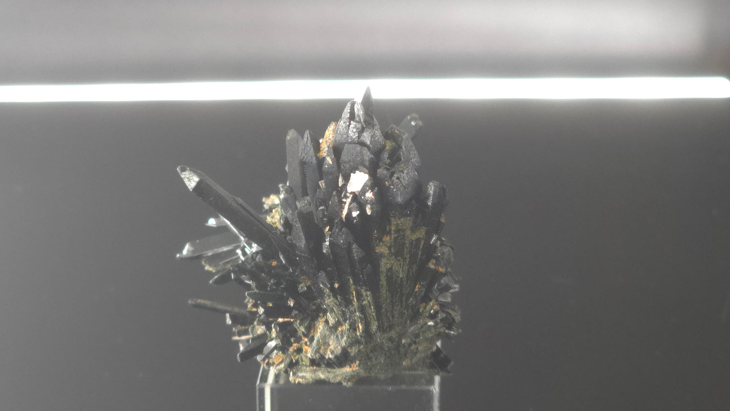 Spire shaped Aegerine cluster