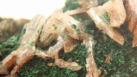 Baryte and Malachite on Limonite