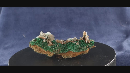 Baryte and Malachite on Limonite